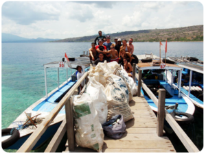 Menjangan-Beach-Cleanup-with-Blue-Season-Bali