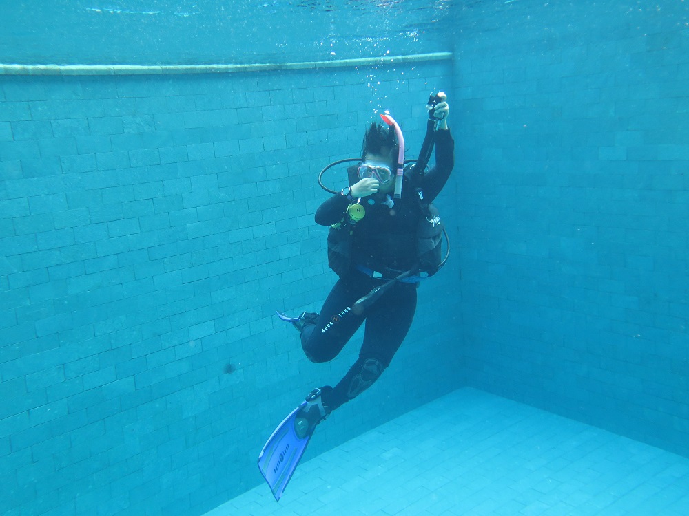 The right way to equalize Bali Scuba Diving, PADI Diving Course