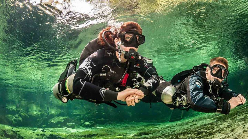 sidemount diver